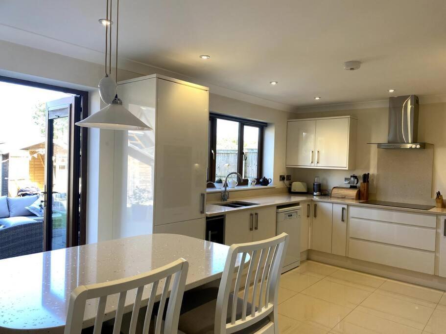 הרן ביי Stylish Contemporary Seaside Holiday Home With 5 Bedrooms, Sea View, Parking And Ev Point מראה חיצוני תמונה